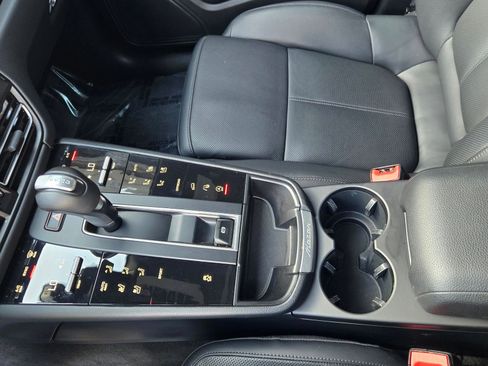Certified 2025 Porsche Macan w/ Premium Package Plus AWD/4WD image 23