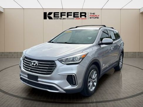 Used 2018 Hyundai Santa Fe SE image 1