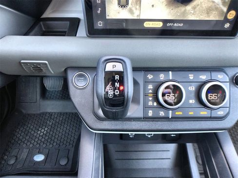 Certified 2021 Land Rover Defender 110 SE image 28