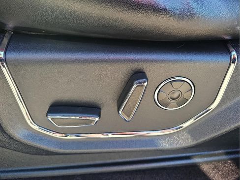 Used 2015 Ford F150 Platinum w/ Equipment Group 701A Luxury image 15