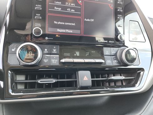 Used 2021 Toyota Highlander XLE FWD image 26