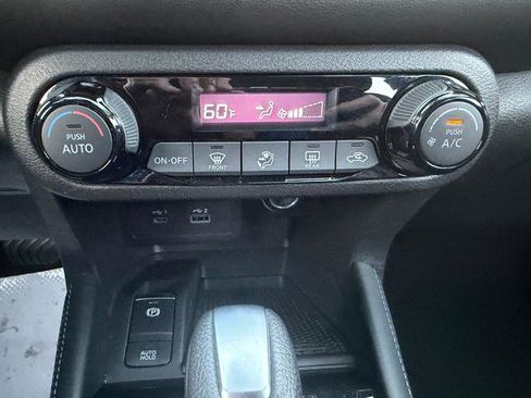 Used 2021 Nissan Kicks SR w/ Interior Electronics Package image 16