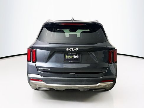 Used 2024 Kia Sorento S image 7