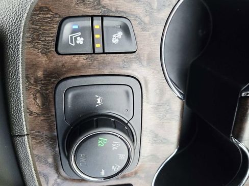 Used 2023 GMC Acadia Denali w/ Denali Ultimate Package AWD/4WD image 34