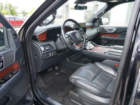 Used 2023 Lincoln Navigator L Reserve AWD/4WD image 10
