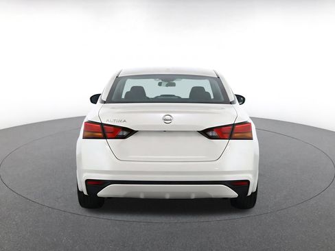 Used 2025 Nissan Altima 2.5 SV FWD image 8