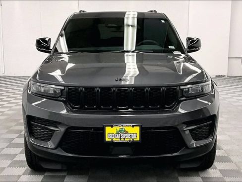 Used 2024 Jeep Grand Cherokee Altitude AWD/4WD image 4