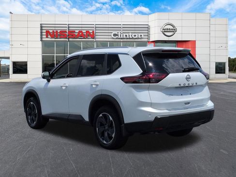Used 2025 Nissan Rogue SV w/ SV Premium Package FWD image 5