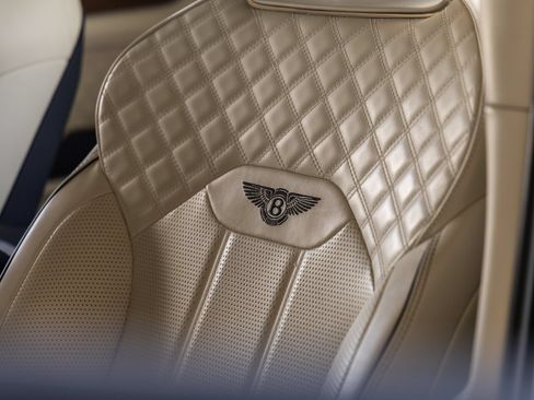 Used 2023 Bentley Bentayga AWD/4WD image 27