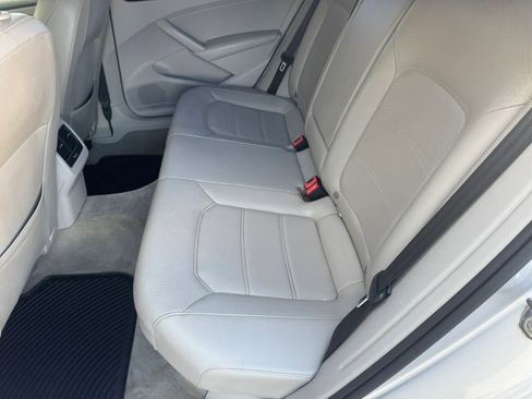 Used 2014 Volkswagen Passat TDI SE FWD image 19