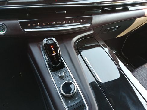 Certified 2024 Cadillac Escalade Sport Platinum AWD/4WD image 18