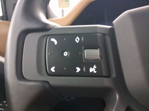 Used 2025 Land Rover Defender 90 S image 14