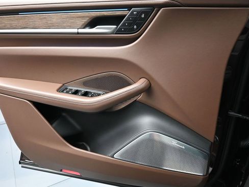 Used 2025 Porsche Macan 4 Electric image 23