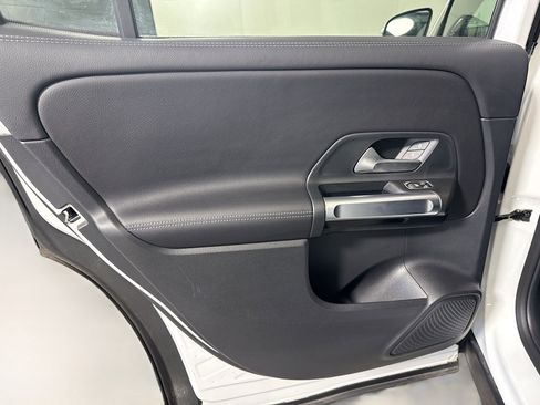 Used 2025 Mercedes-Benz GLB 250 image 26