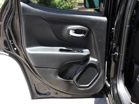 Used 2023 Jeep Renegade Trailhawk AWD/4WD image 28