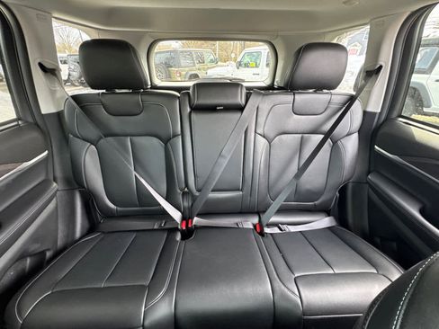 Used 2023 Jeep Grand Cherokee Limited w/ Luxury Tech Group II image 29