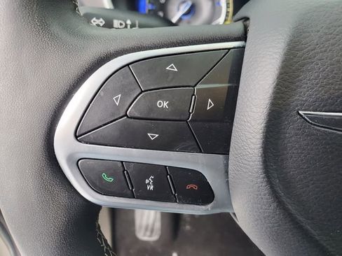 Certified 2024 Chrysler Pacifica Touring-L image 10