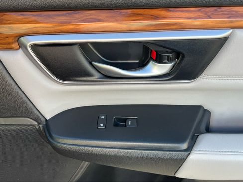 Used 2020 Honda CR-V Touring image 17