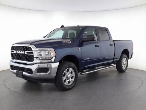 Used 2025 RAM 2500 Big Horn AWD/4WD image 3