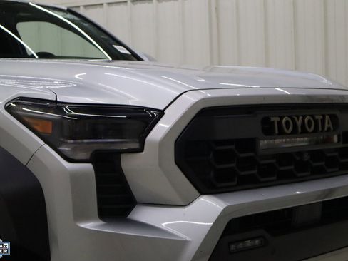 Used 2024 Toyota Tacoma Trailhunter image 10