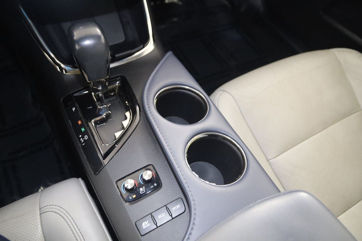 Used 2014 Toyota Avalon Limited w/ Technology Package FWD image 25