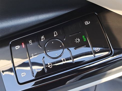 Certified 2025 Audi Q6 e-tron Premium w/ Convenience Package image 30