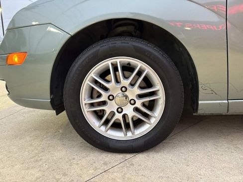 Used 2005 Ford Focus ZXW Wagon image 5