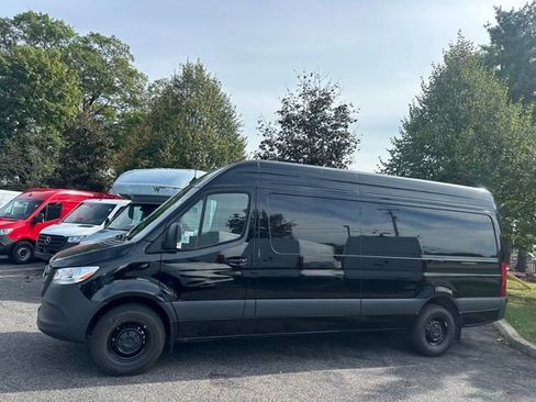 Used 2026 Mercedes-Benz Sprinter 2500 image 2