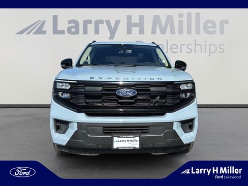 Used 2025 Ford Expedition Active AWD/4WD image 8