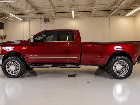 Used 2024 RAM 3500 Limited AWD/4WD image 6