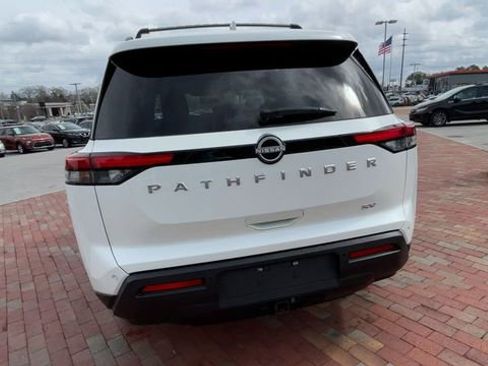 Used 2022 Nissan Pathfinder SV image 8