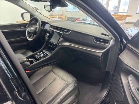 Used 2023 Jeep Grand Cherokee Limited w/ Trailer Tow Prep Group (B) image 24