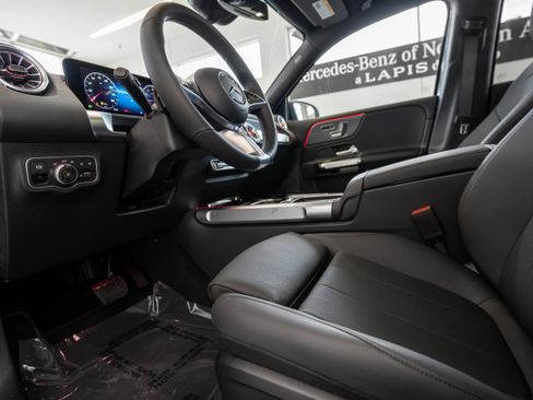 Used 2024 Mercedes-Benz GLB 250 GLB 250 w/ Exclusive Package image 6