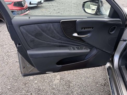 Used 2021 Lexus LS 500 AWD w/ Accessory Package (Z1) image 18