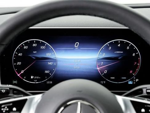 Used 2025 Mercedes-Benz GLC 300 4MATIC image 15