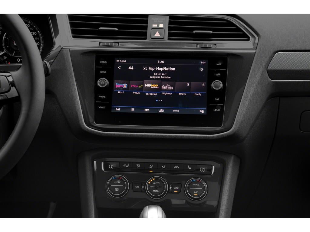 Used 2018 Volkswagen Tiguan SEL AWD/4WD image 36