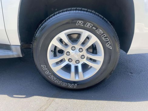 Used 2015 Chevrolet Suburban LT RWD image 7