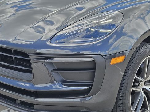 Certified 2026 Porsche Macan AWD/4WD image 12