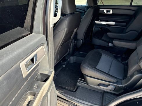 Used 2022 Ford Explorer XLT RWD image 16