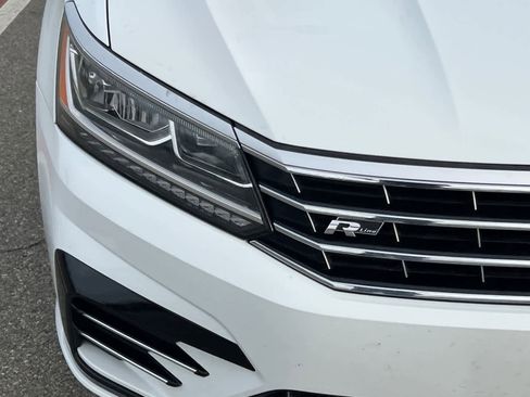 Used 2017 Volkswagen Passat 1.8T R-Line w/ R-Line Lighting Package image 8