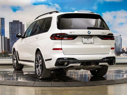 Used 2025 BMW X7 xDrive40i w/ M Sport Package AWD/4WD image 9