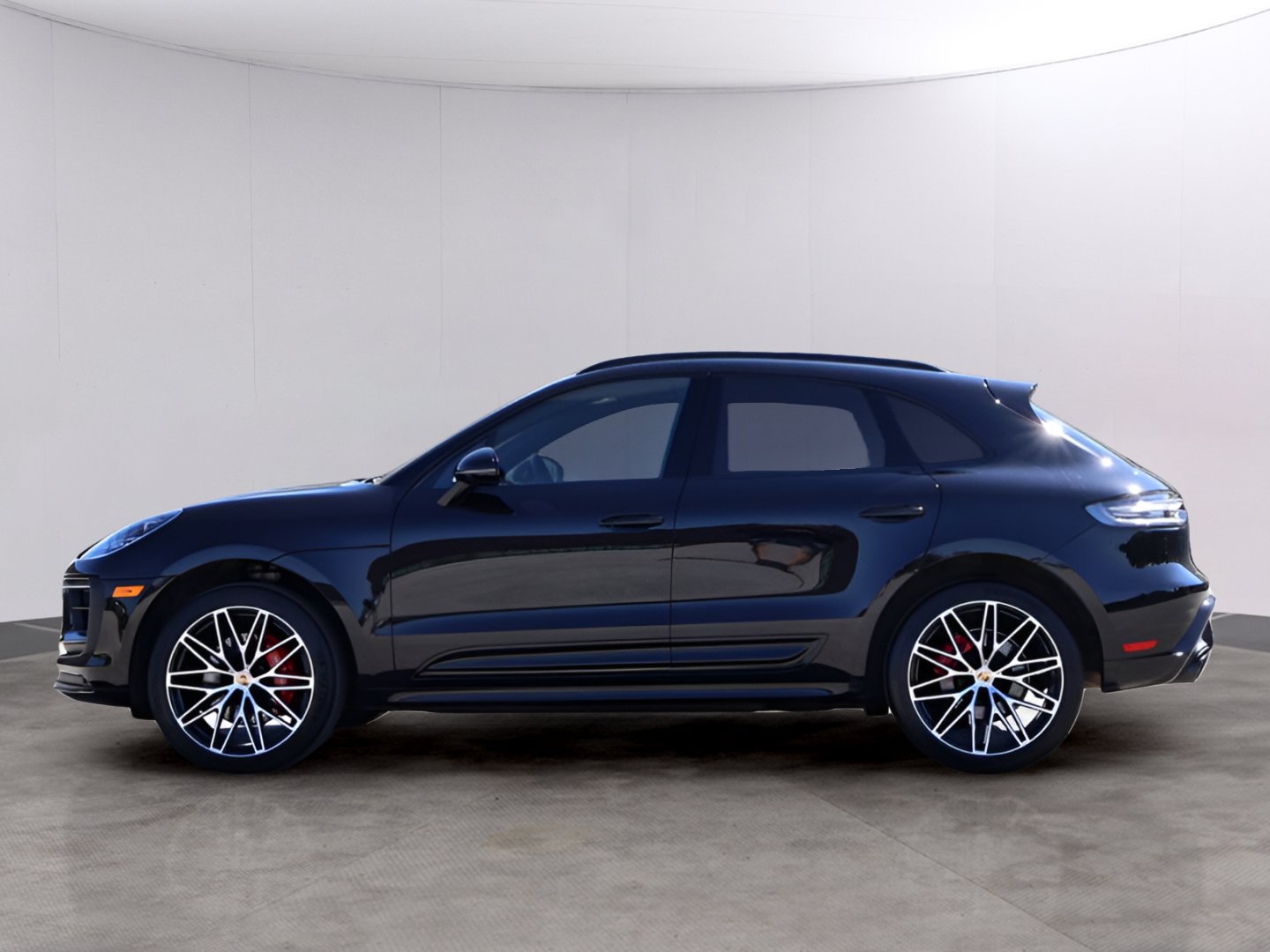 Certified 2024 Porsche Macan S w/ Premium Plus Package AWD/4WD image 2