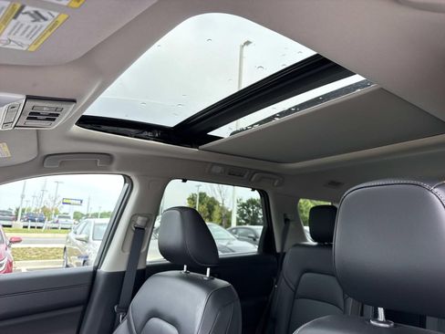 Used 2025 Nissan Pathfinder SL w/ SL Premium Package AWD/4WD image 9