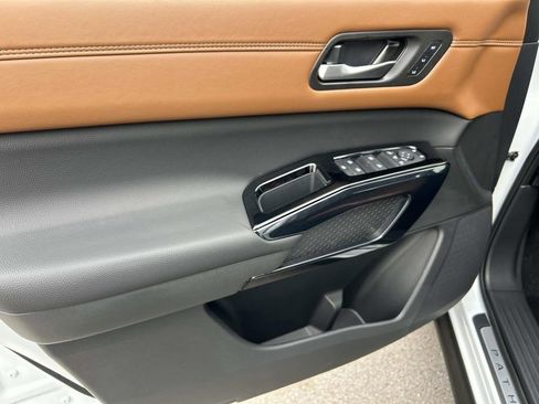 New 2026 Nissan Pathfinder Platinum AWD/4WD image 17