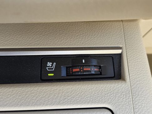 Used 2013 Lexus ES 350 w/ Luxury Pkg image 22