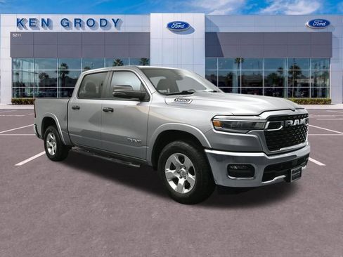 Used 2025 RAM 1500 2WD Crew Cab image 1