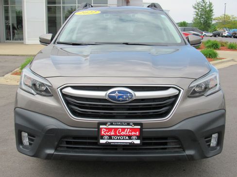 Used 2022 Subaru Outback Premium AWD/4WD image 3