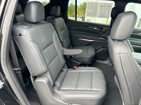 Used 2025 Chevrolet Traverse LT FWD image 26