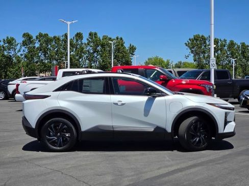 New 2026 Toyota C-HR AWD/4WD image 4