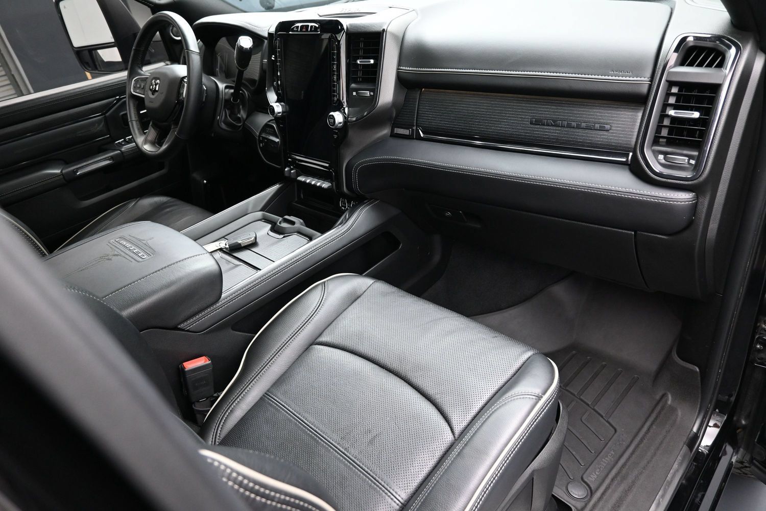 Used 2024 RAM 2500 Limited AWD/4WD image 40